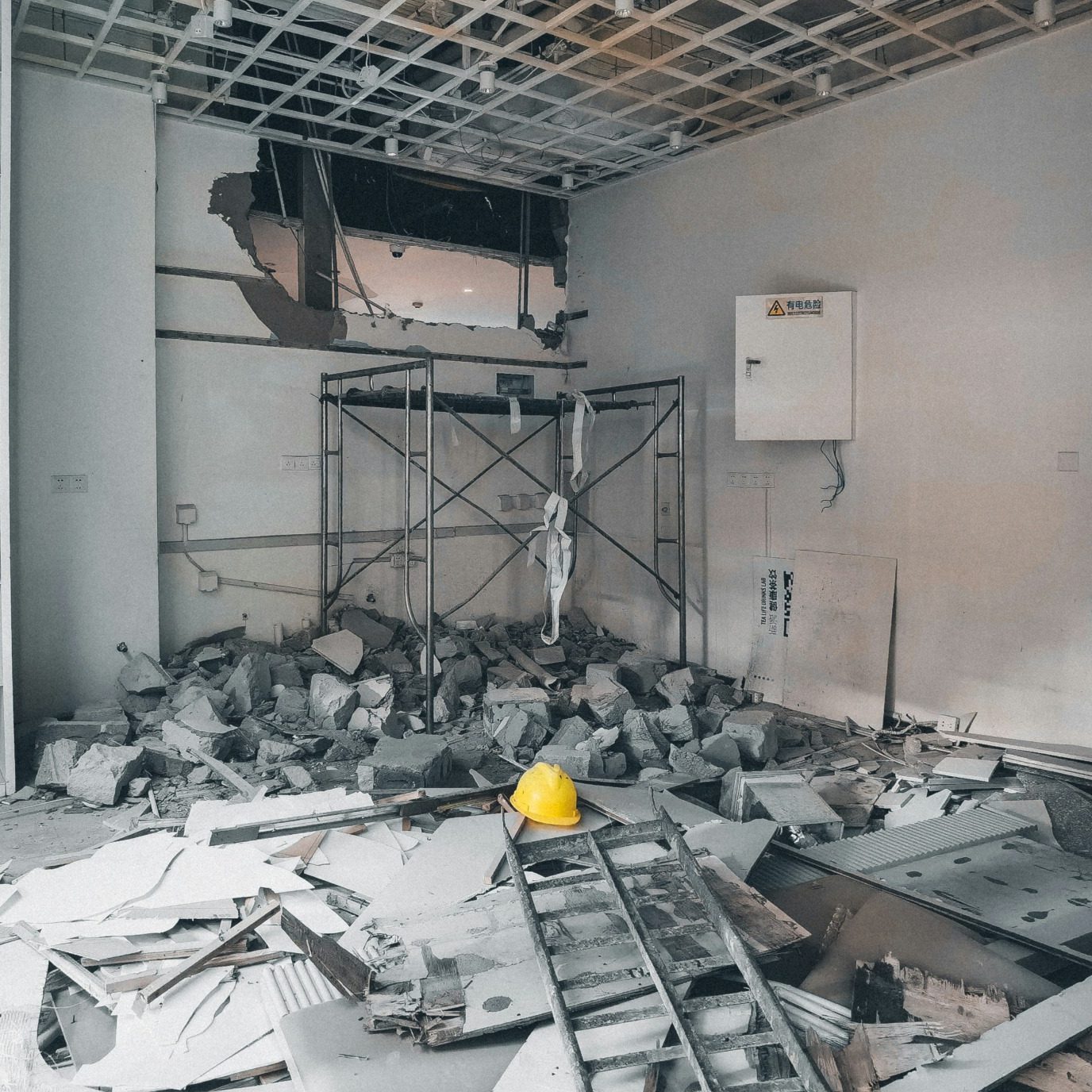 Sauberkeit und Schutz bei Renovierungen und Bauarbeiten Bodenschutz und Staubschutztüren von fix und klar bei Renovierungsarbeiten in Berlin Zehlendorf